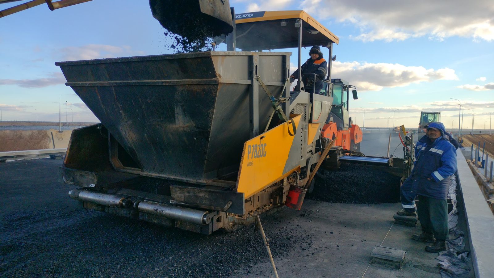 Асфальтобетоноукладчик Volvo ABG7820