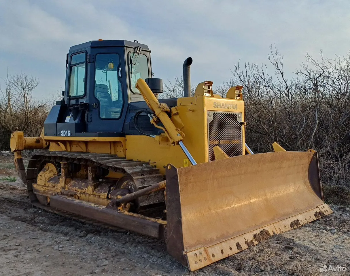 Бульдозер Shantui SD16
