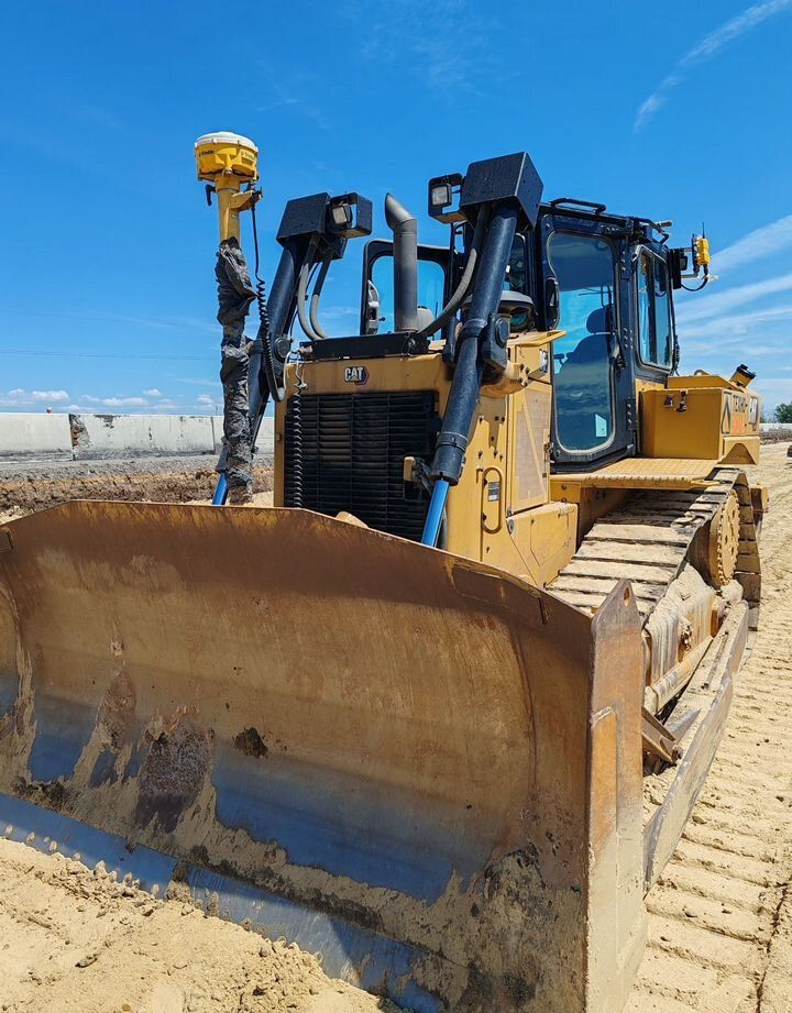 Гусеничный бульдозер CAT D6 GC